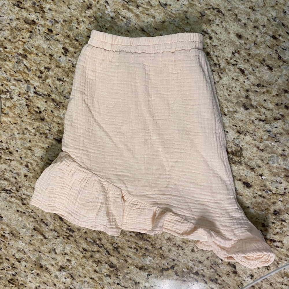 Listicle Ruffle Cream High Rise Shorts L - Picture 6 of 8